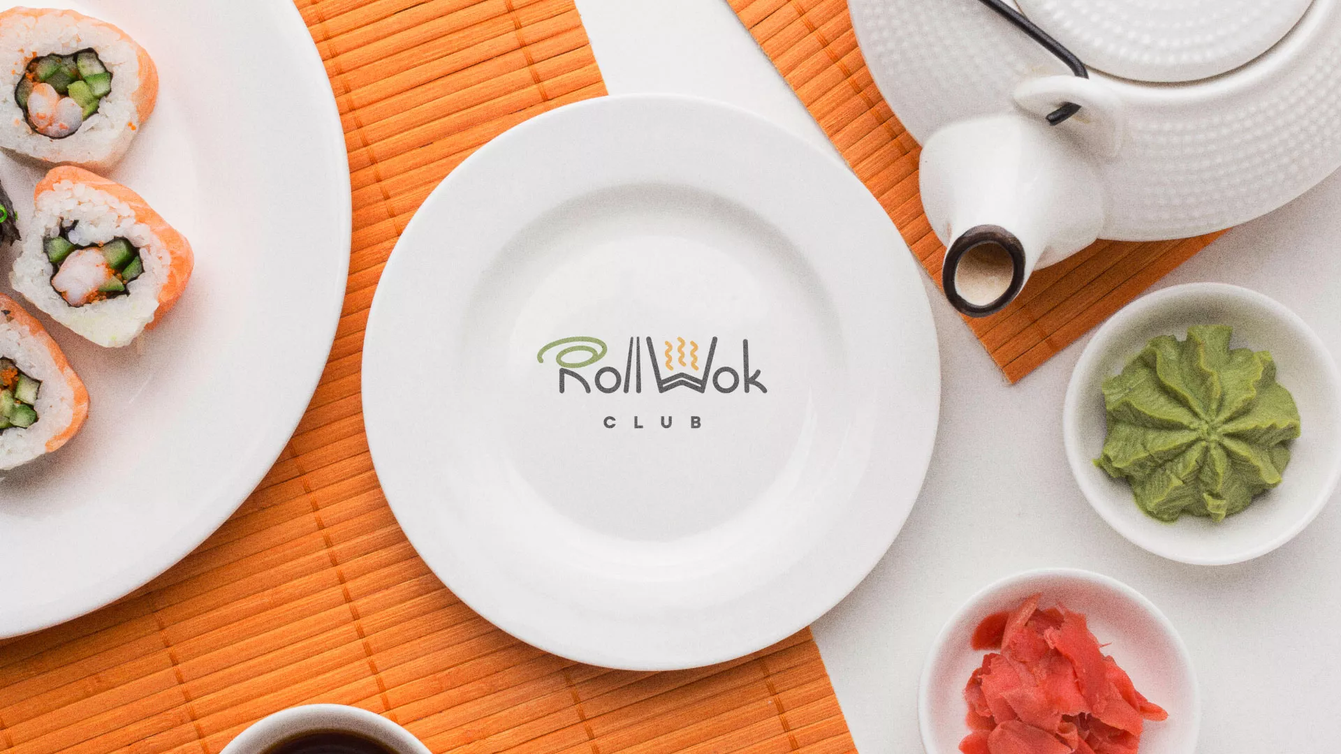 Разработка логотипа и фирменного стиля суши-бара «Roll Wok Club» в Олёкминске